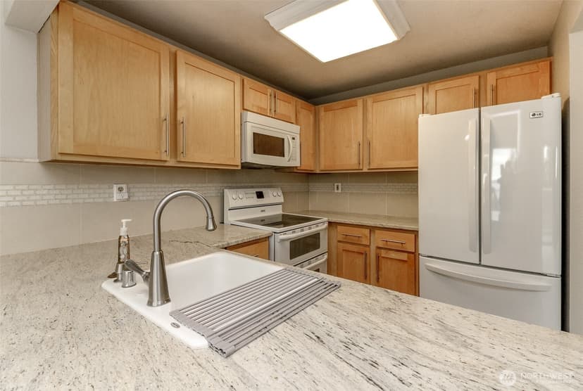 Property photo for 28606 16th Avenue S #303, Federal Way photo 8