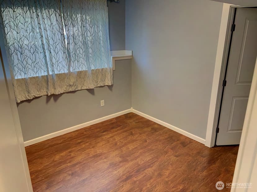 Property photo for 21010 9th Avenue S, Des Moines photo 24