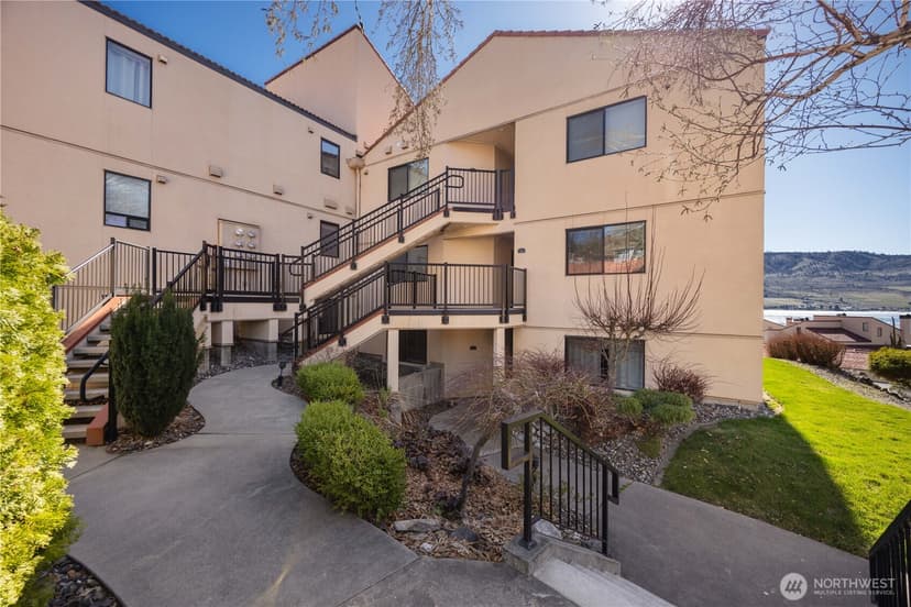 Property photo for 100 Lake Chelan Shores Drive #18-8, Chelan photo 2