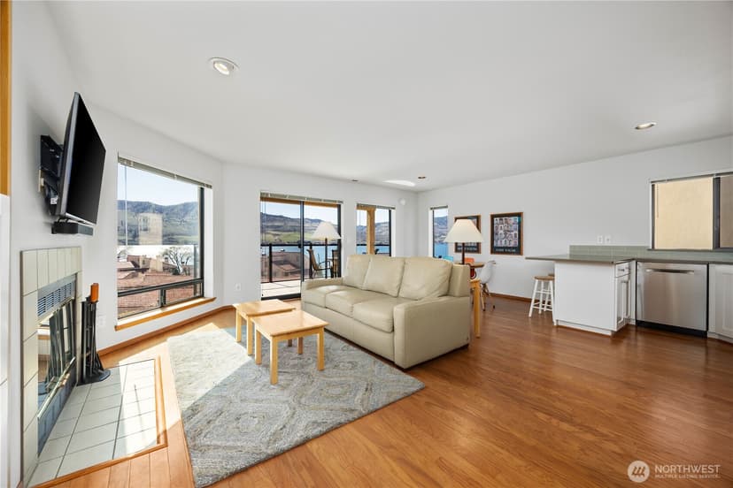 Property photo for 100 Lake Chelan Shores Drive #18-8, Chelan photo 12