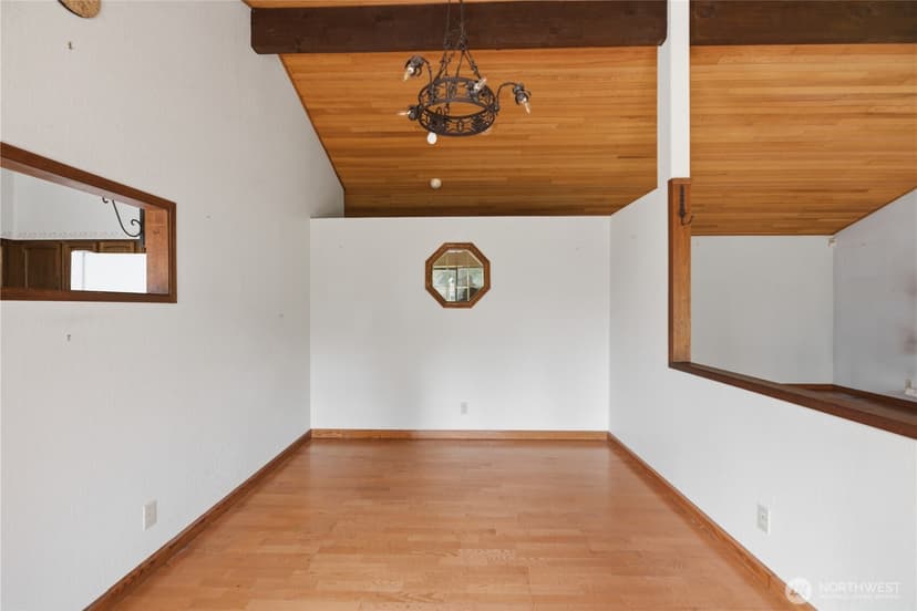 Property photo for 18510 66th Avenue NE, Kenmore photo 8