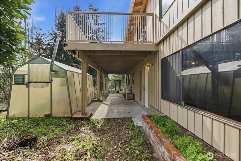 Property photo for 18510 66th Avenue NE, Kenmore photo 38