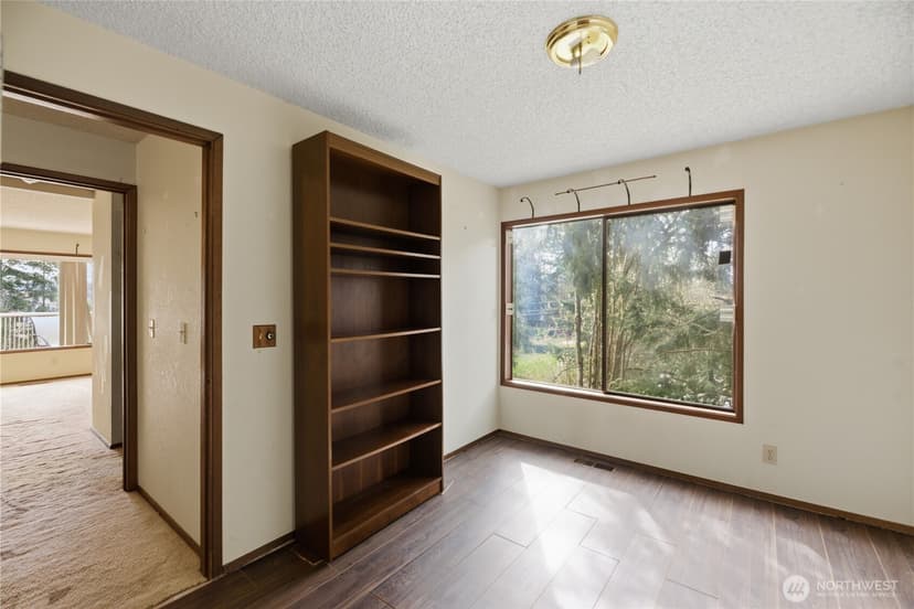 Property photo for 18510 66th Avenue NE, Kenmore photo 23