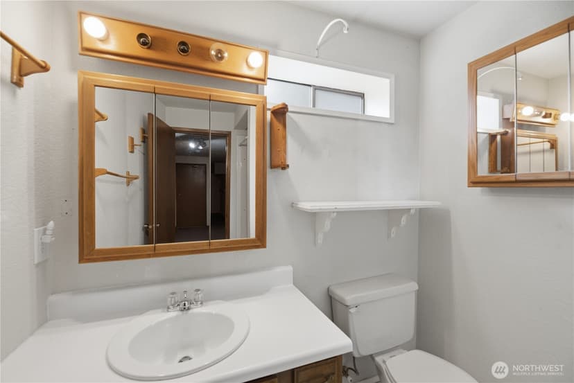 Property photo for 18510 66th Avenue NE, Kenmore photo 32