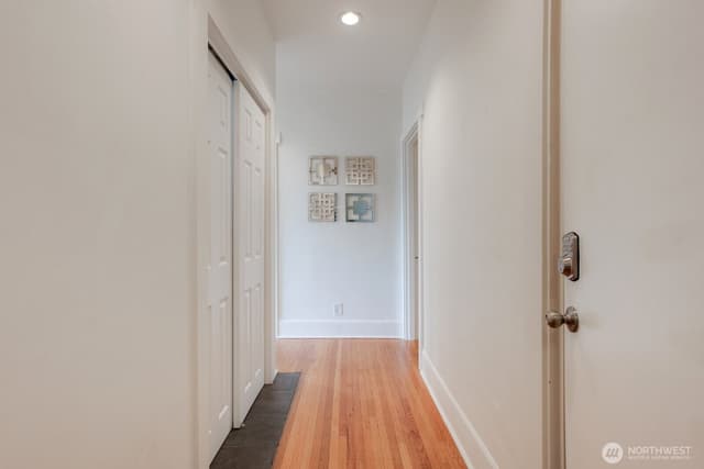 Property photo for 214 Summit Avenue E #402, Seattle photo 3