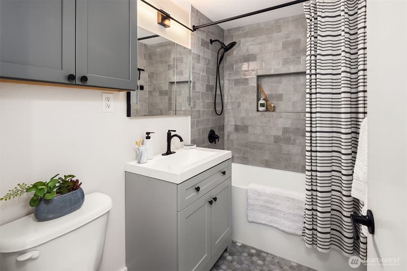 Property photo for 4243 Palatine Avenue N, Seattle photo 17