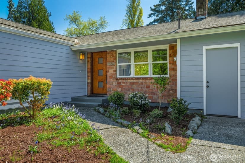 Property photo for 1557 NE 171st Street, Shoreline photo 2