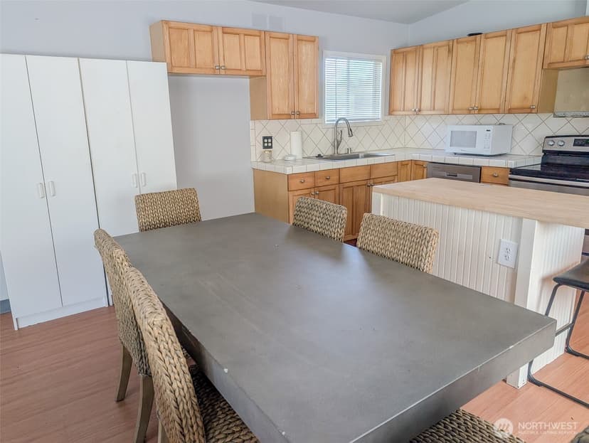 Property photo for 581 Dolphin Avenue NE, Ocean Shores photo 11