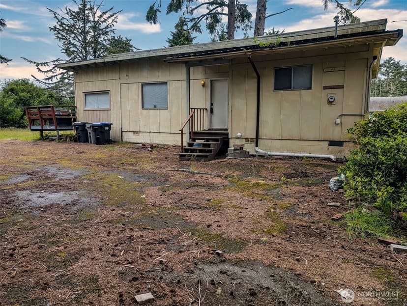 Property photo for 581 Dolphin Avenue NE, Ocean Shores photo 4