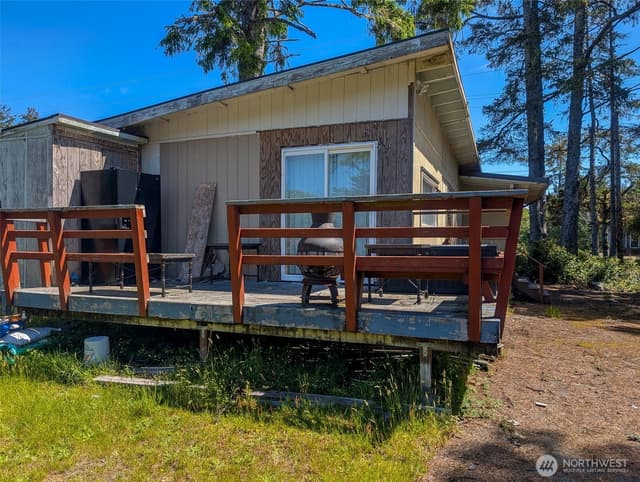 Property photo for 581 Dolphin Avenue NE, Ocean Shores photo 3