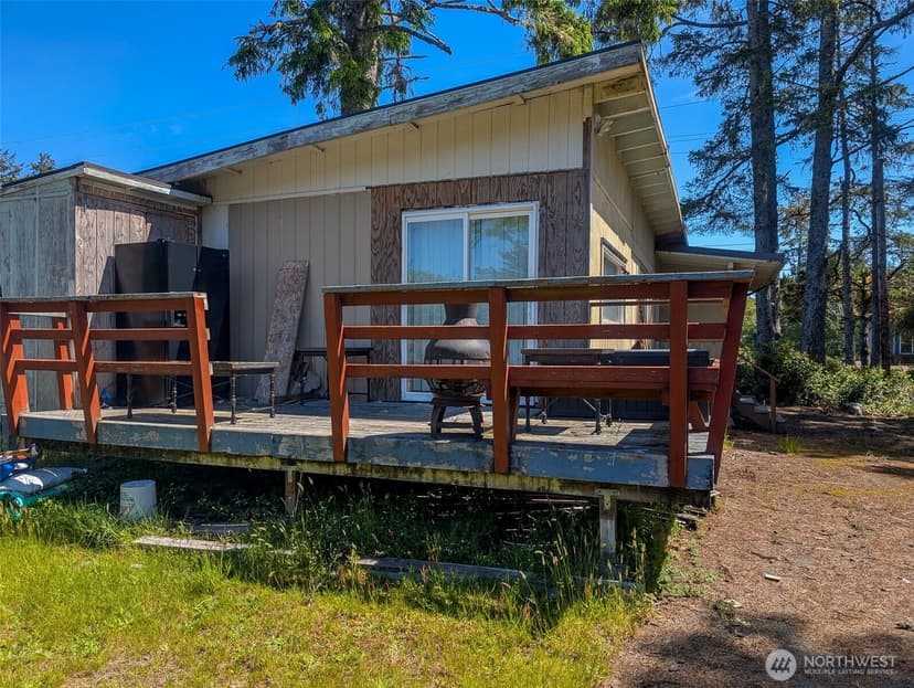 Property photo for 581 Dolphin Avenue NE, Ocean Shores photo 3