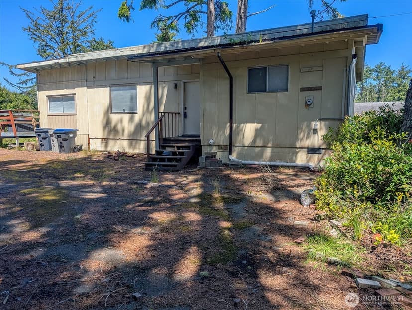 Property photo for 581 Dolphin Avenue NE, Ocean Shores