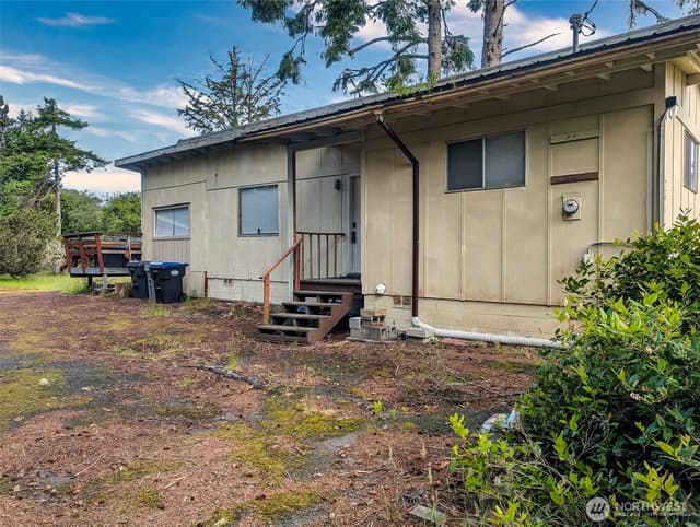 Property photo for 581 Dolphin Avenue NE, Ocean Shores photo 5
