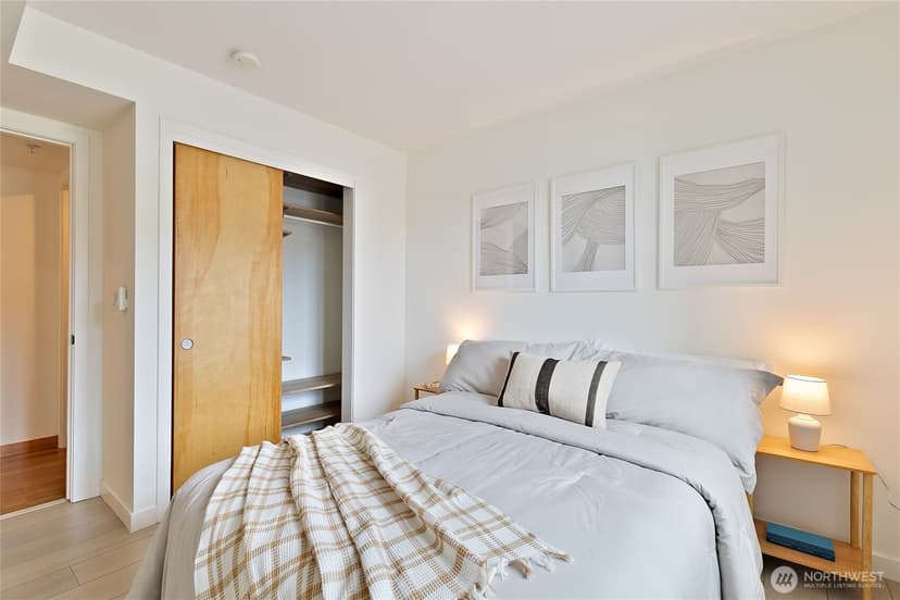 Property photo for 827 Hiawatha Place S #402, Seattle photo 10