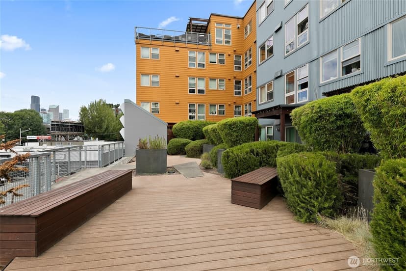 Property photo for 827 Hiawatha Place S #402, Seattle photo 15