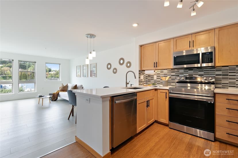 Property photo for 827 Hiawatha Place S #402, Seattle photo 7