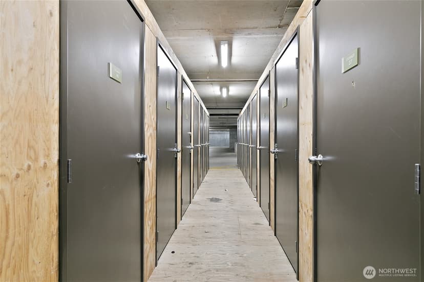 Property photo for 827 Hiawatha Place S #402, Seattle photo 17