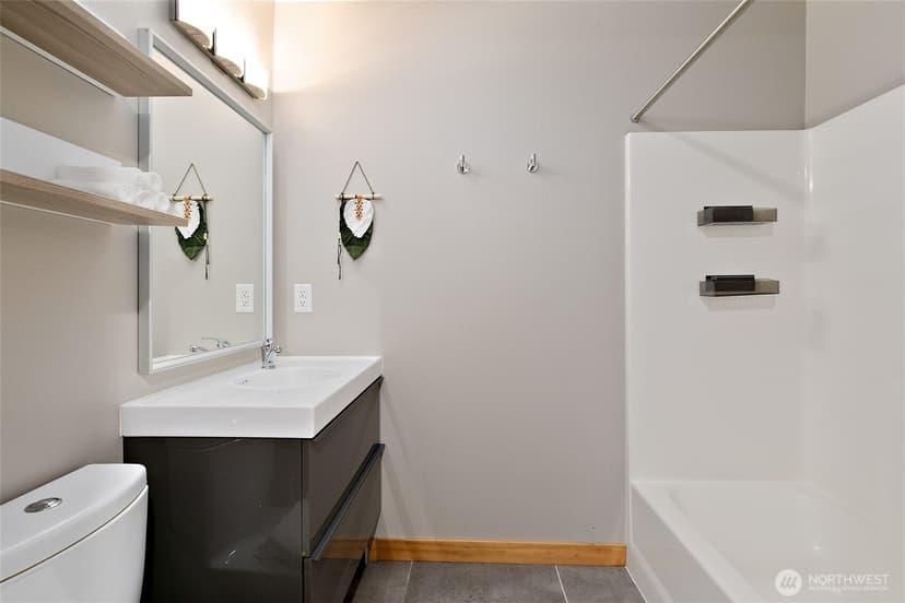 Property photo for 827 Hiawatha Place S #402, Seattle photo 12