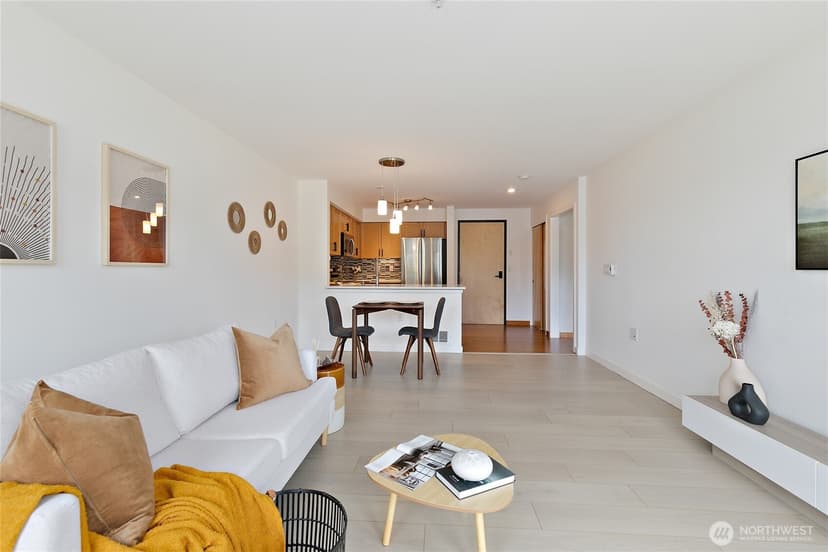 Property photo for 827 Hiawatha Place S #402, Seattle photo 4