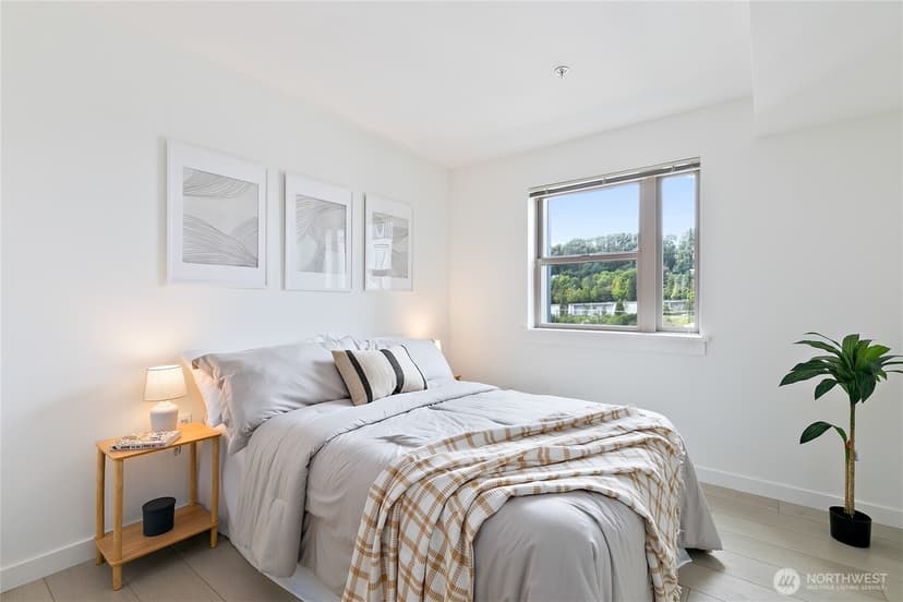 Property photo for 827 Hiawatha Place S #402, Seattle photo 9