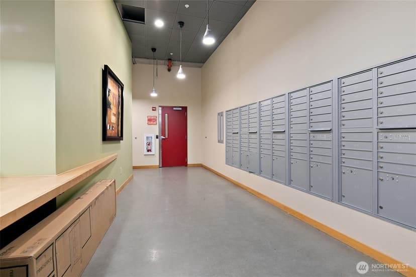 Property photo for 827 Hiawatha Place S #402, Seattle photo 18