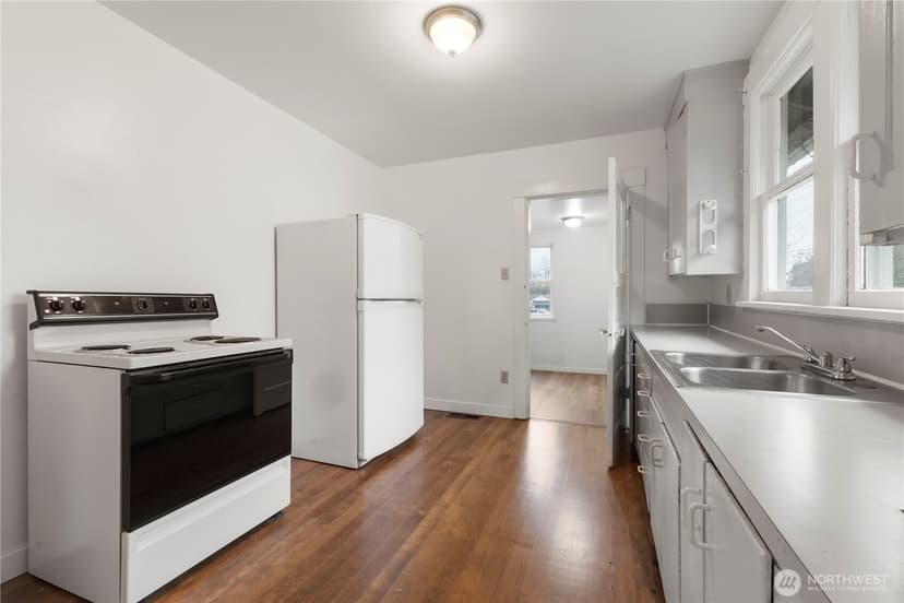Property photo for 3702 S Gunnison Street, Tacoma photo 9