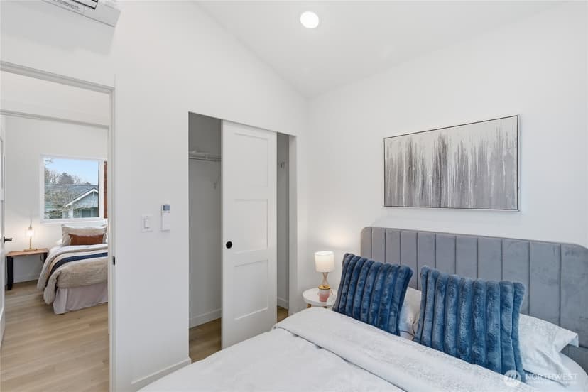 Property photo for 809 S Sullivan Street #B, Seattle photo 5