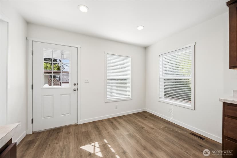 Property photo for 11510 E Riverside Drive #27, Bothell photo 11
