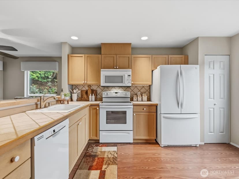 Property photo for 1600 121st Street SE #J104, Everett photo 9