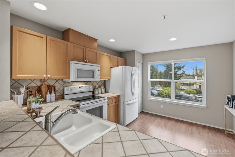 Property photo for 1600 121st Street SE #J104, Everett photo 8