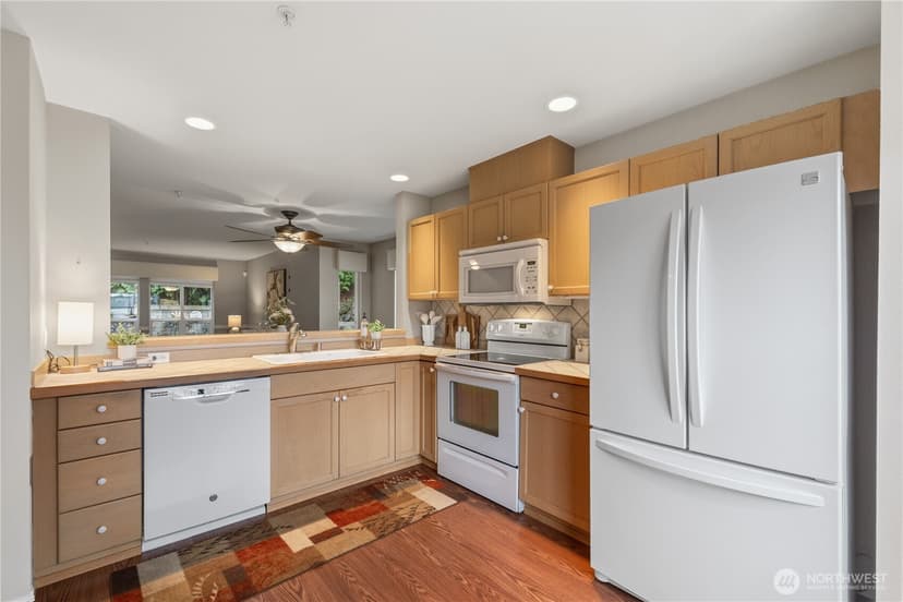 Property photo for 1600 121st Street SE #J104, Everett photo 11
