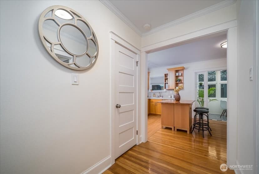Property photo for 1310 Queen Anne Avenue N #15, Seattle photo 9