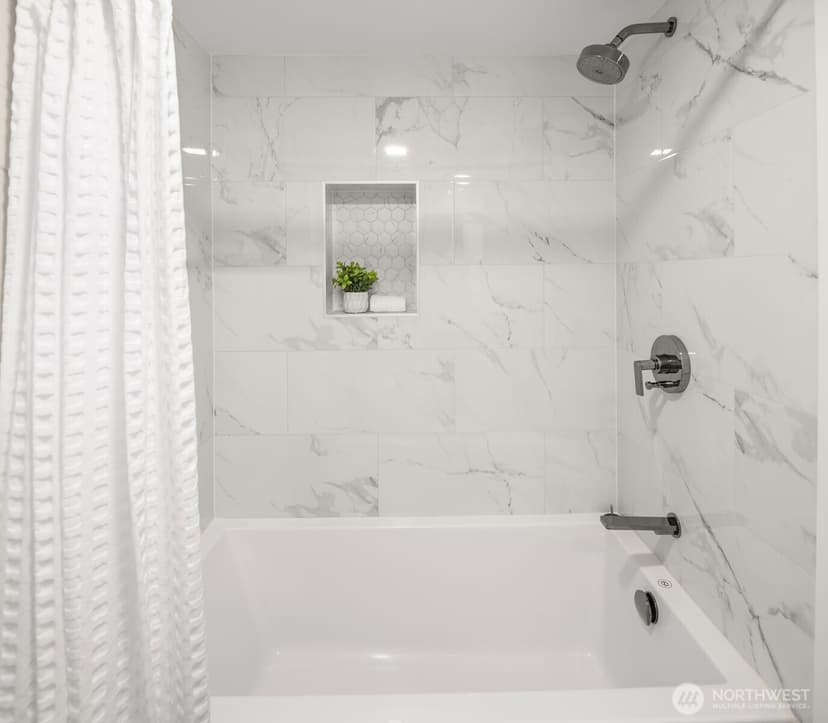 Property photo for 1100 106th Avenue NE #611, Bellevue photo 14
