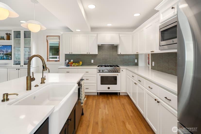 Property photo for 2507 27th Avenue W, Seattle photo 8