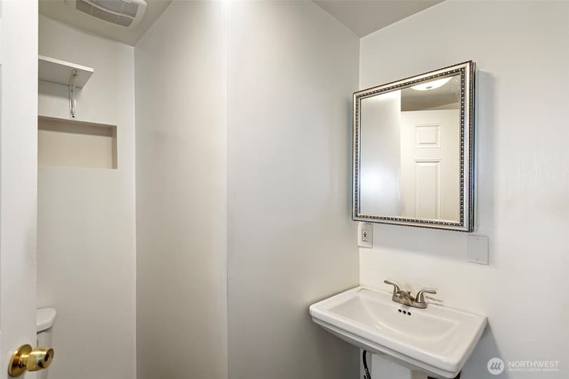 Property photo for 913 24th Avenue E, Seattle photo 28