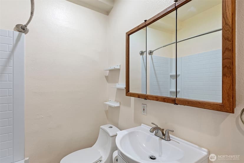 Property photo for 913 24th Avenue E, Seattle photo 26