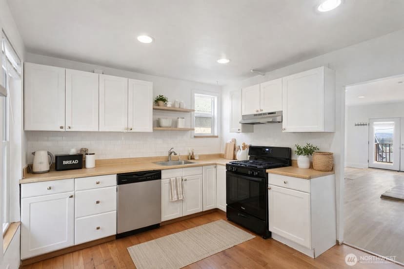 Property photo for 913 24th Avenue E, Seattle photo 23