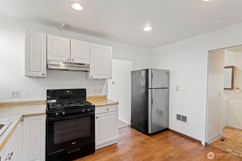 Property photo for 913 24th Avenue E, Seattle photo 25