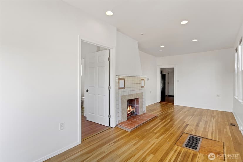 Property photo for 913 24th Avenue E, Seattle photo 15