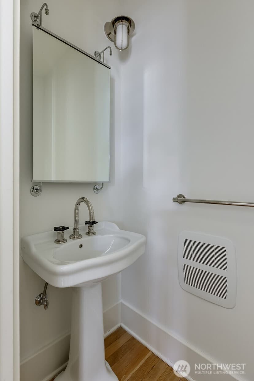 Property photo for 624 35th Avenue, Seattle photo 10