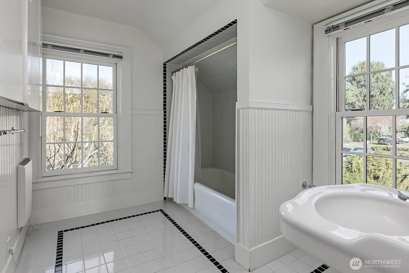 Property photo for 624 35th Avenue, Seattle photo 28
