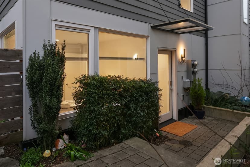 Property photo for 2330 W Plymouth Street #B, Seattle photo 5