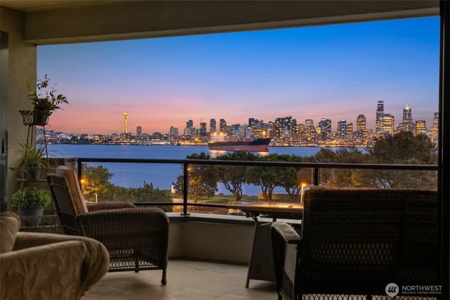 Property photo for 1333 Harbor Avenue SW #204, Seattle
