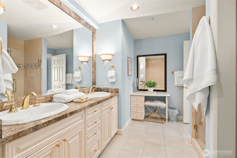 Property photo for 1333 Harbor Avenue SW #204, Seattle photo 18