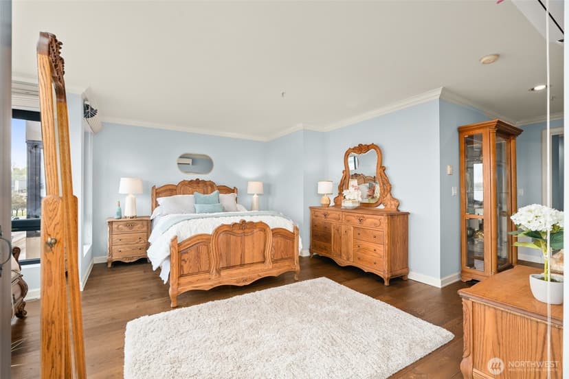 Property photo for 1333 Harbor Avenue SW #204, Seattle photo 17