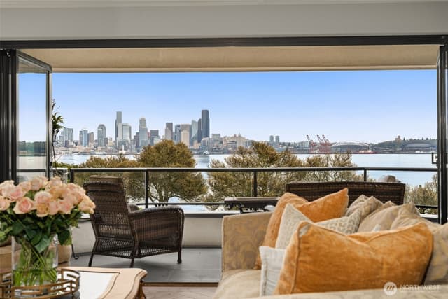Property photo for 1333 Harbor Avenue SW #204, Seattle photo 2