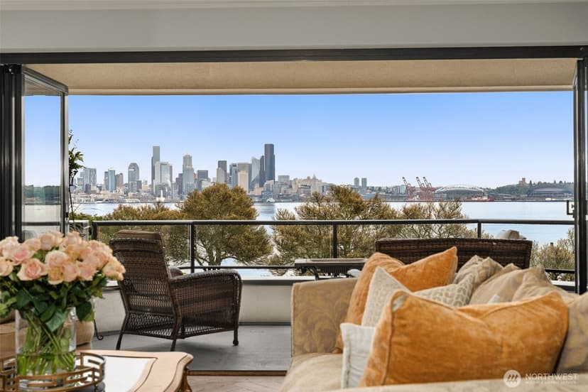 Property photo for 1333 Harbor Avenue SW #204, Seattle photo 2