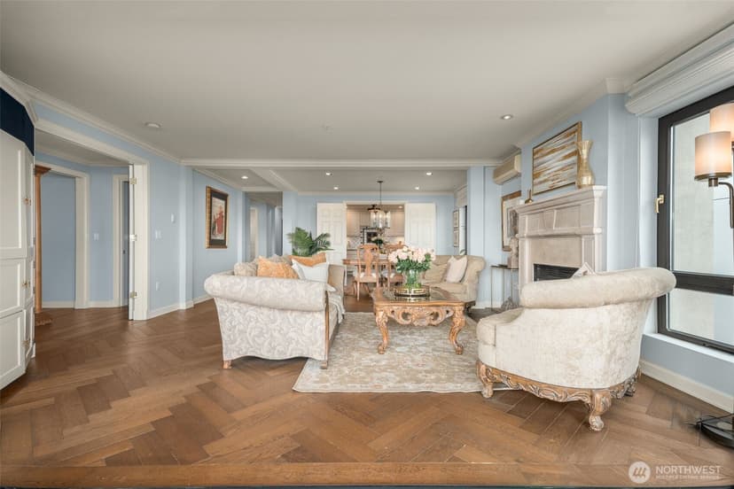 Property photo for 1333 Harbor Avenue SW #204, Seattle photo 8