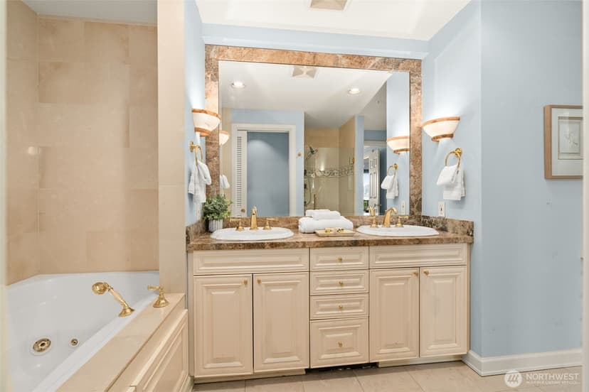 Property photo for 1333 Harbor Avenue SW #204, Seattle photo 19