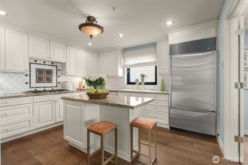 Property photo for 1333 Harbor Avenue SW #204, Seattle photo 14
